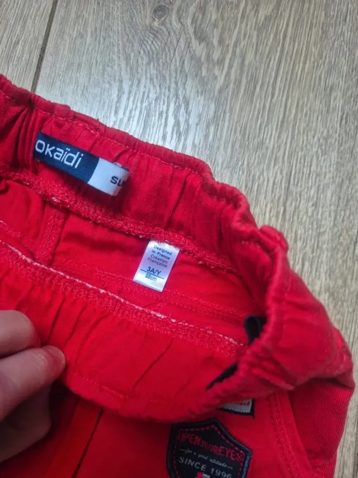 Short slim okaidi rouge 3 ans en excellent état - photo numéro 3