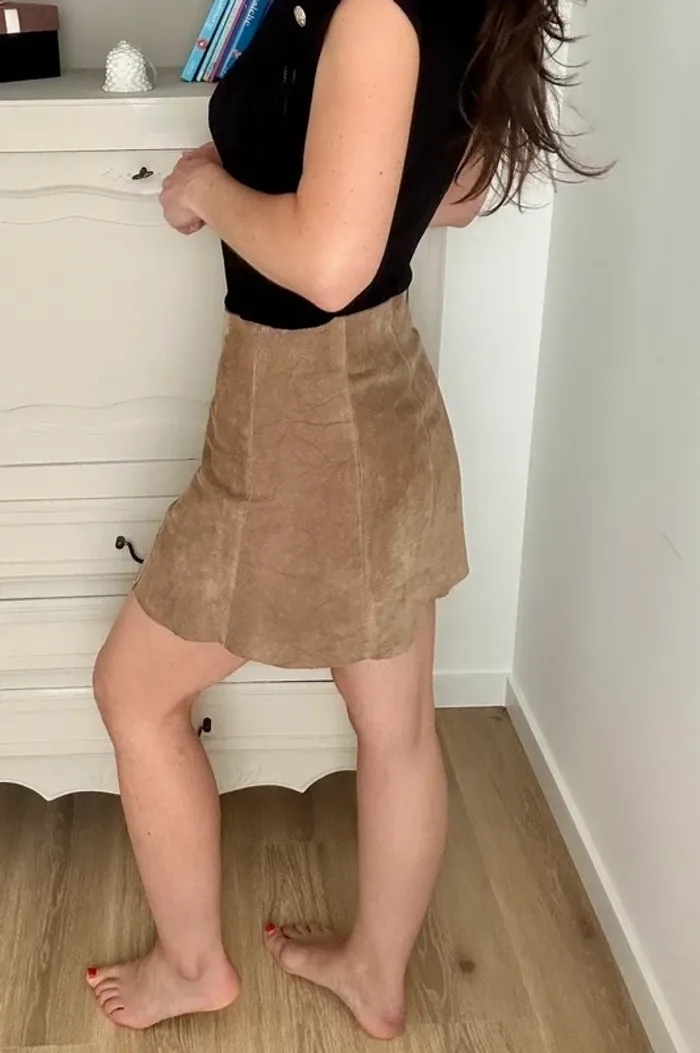 Superbe petit jupe marron Camel bas pétale Etam en cuir daim et boutons taille 36 , S , 1 - photo numéro 5