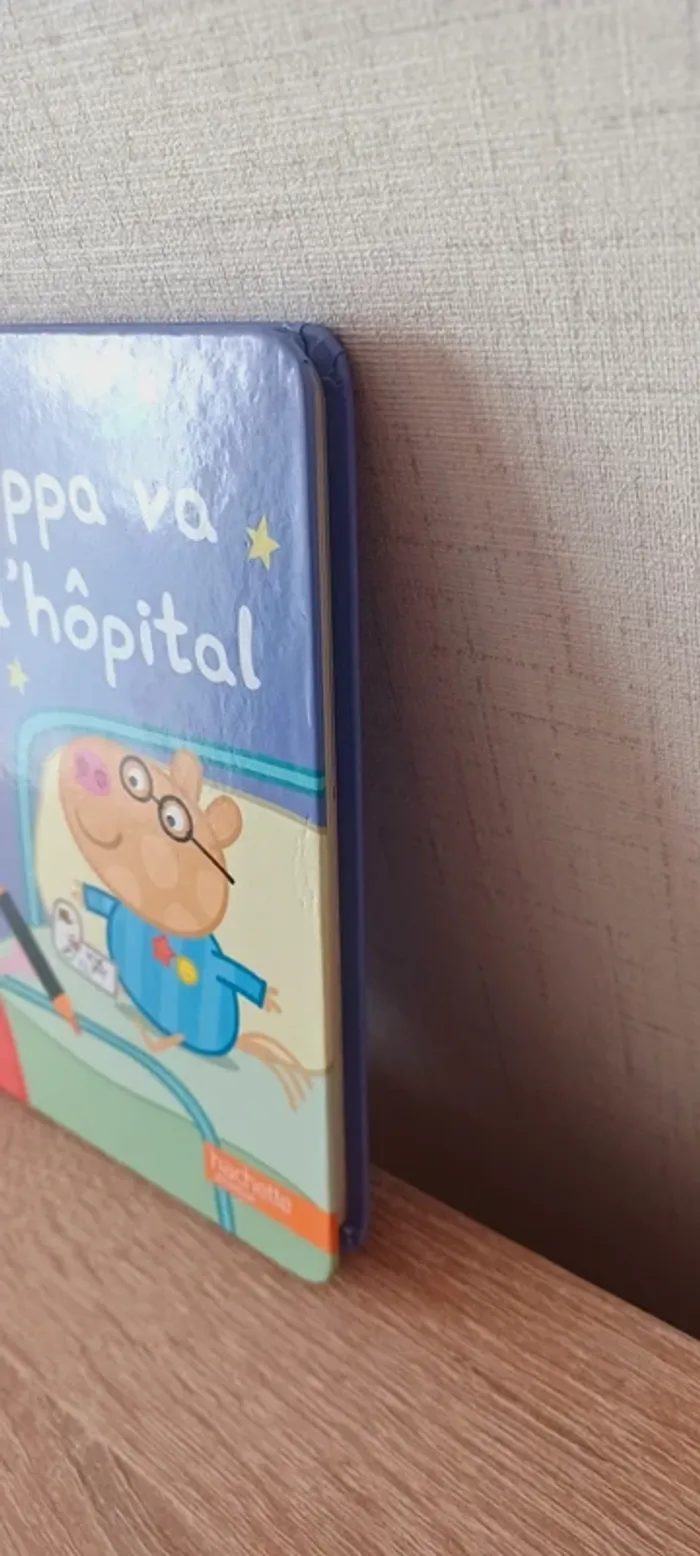 Petit livre "Peppa va à l'hôpital" en bon état - photo numéro 6
