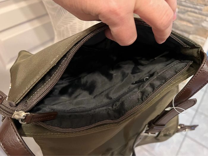 Très beau sac à mains couleur kaki avec fermeture et pression 26/17cm - photo numéro 8