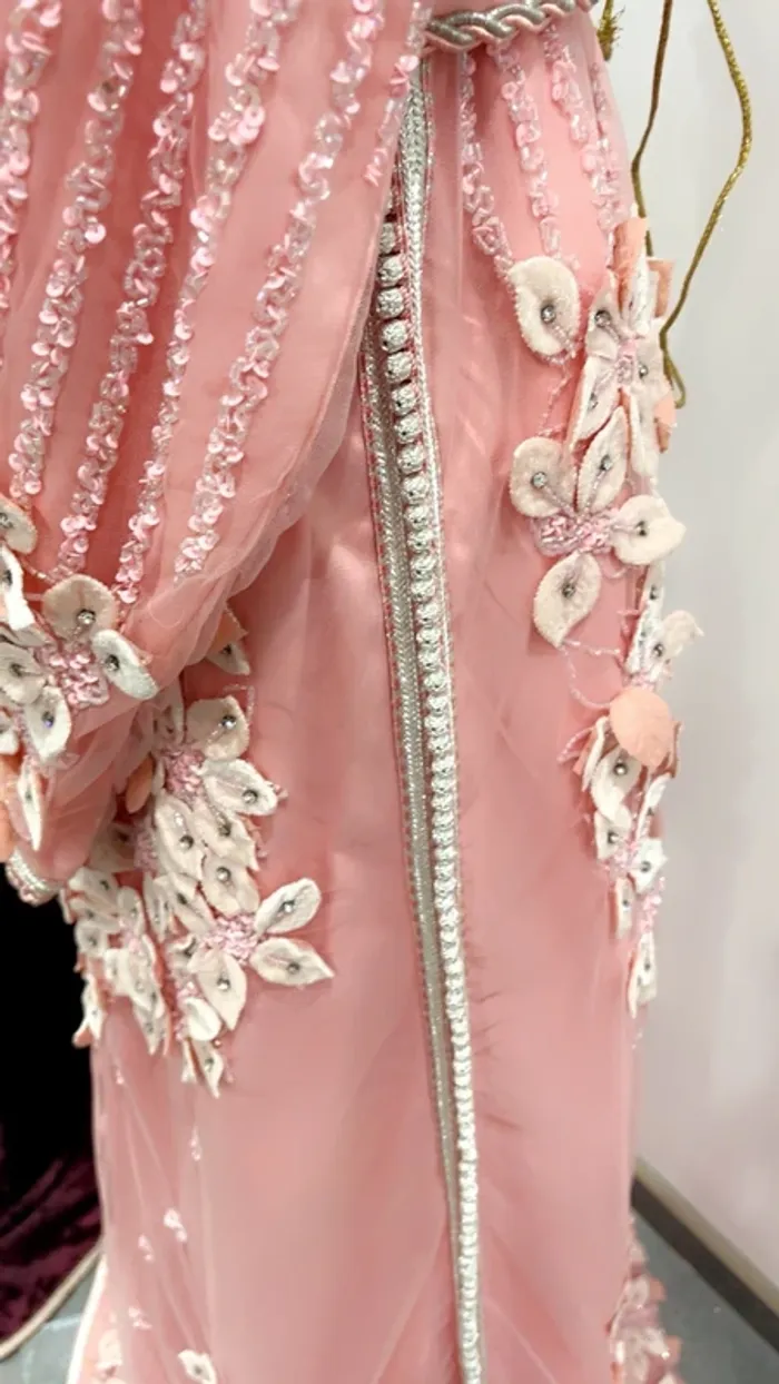 Superbe caftan tissu haute gamme pour mariée ou invité - photo numéro 4
