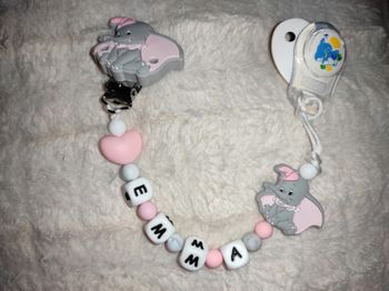 Attache tétine avec adaptateur