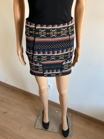 Jupe courte noire et multicolore Vila taille S TBE