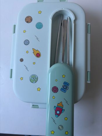 Flacon repas enfant avec cuillère– Pratique & complet