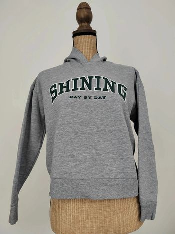 Sweat avec capuche Ecriture Shining sur le devant Taille XXS Gris et vert Excellent état