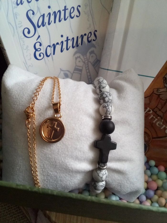 Coffret livres religieux et bijoux - photo numéro 5