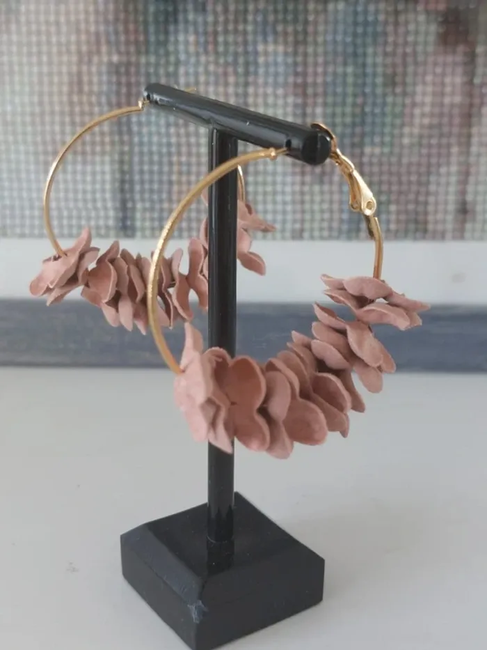 Boucles d'oreilles créoles tissu fleurs roses