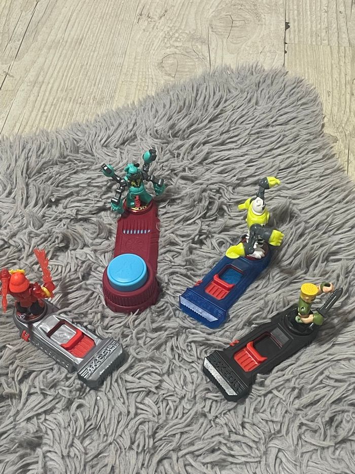 4 figurines Akedo - photo numéro 4