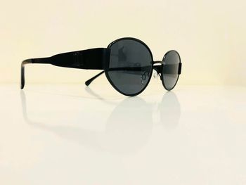 Lunette de soleil mixte ovale noire uvprotection catégorie 3