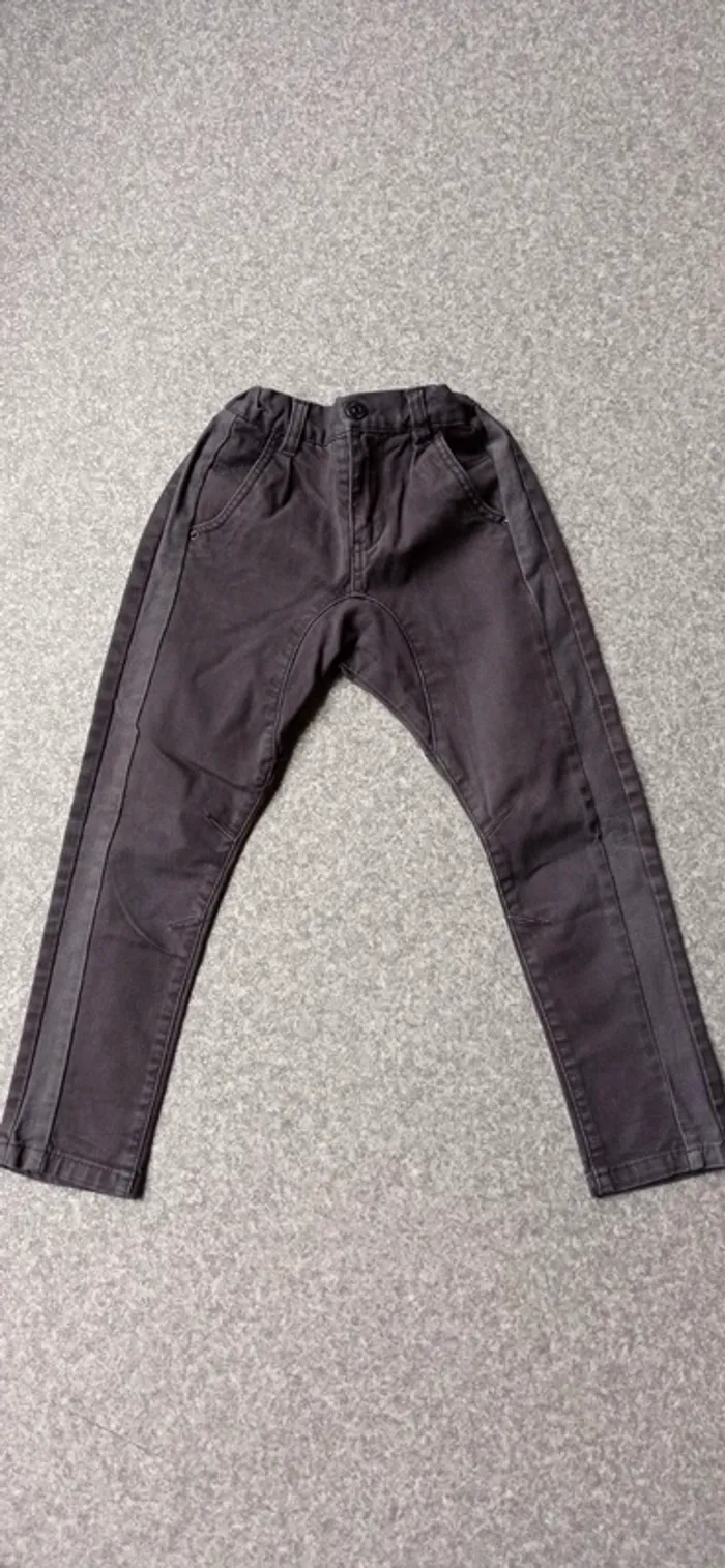 Kiabi jean gris taille 7 ans très bon état - photo numéro 2