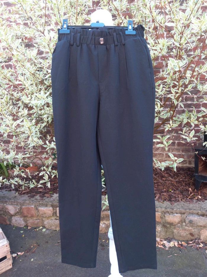 Pantalon fluide noir. Kiabi. Taille M/ 18ans.