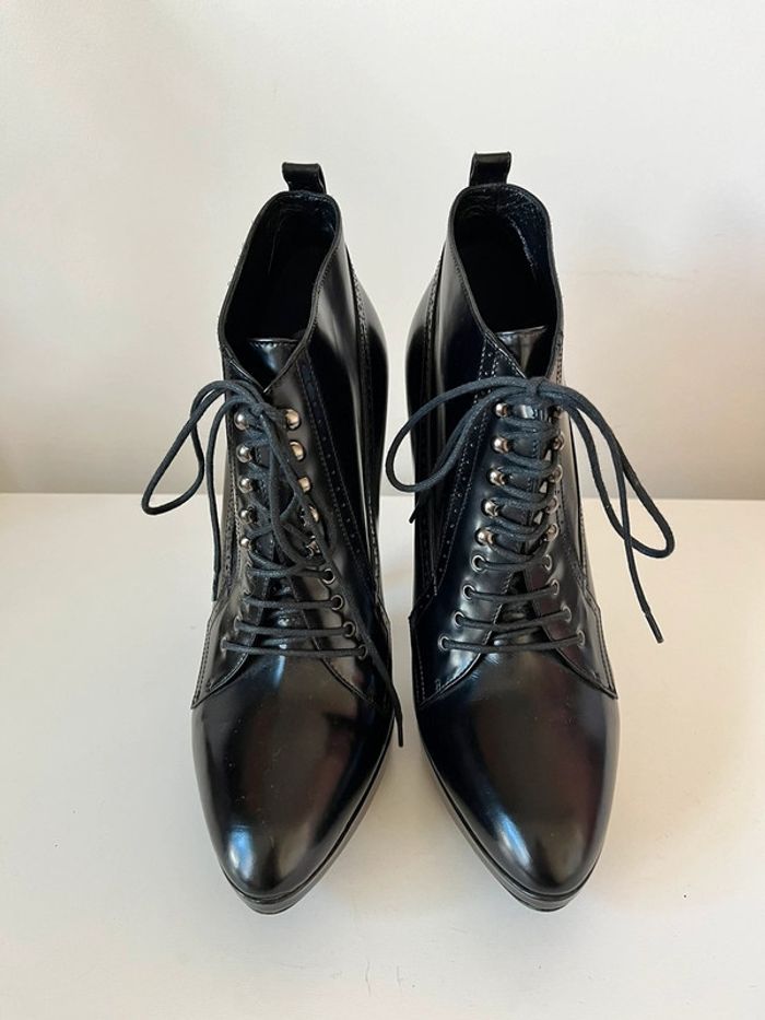 Bottines vernies à talons Burberry
