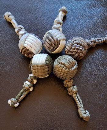 Porte clé paracorde Pomme de touline 