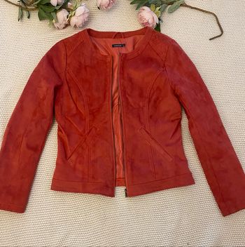 Veste mi-saison pour femme  effet dim , en très bon état , taille 38/40