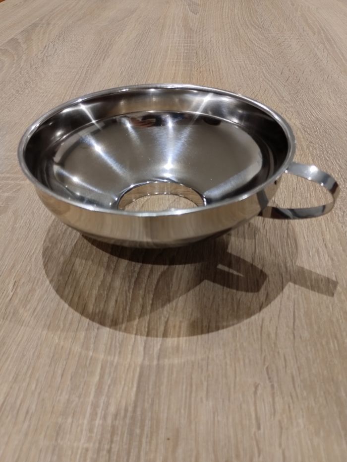 Entonnoir inox neuf