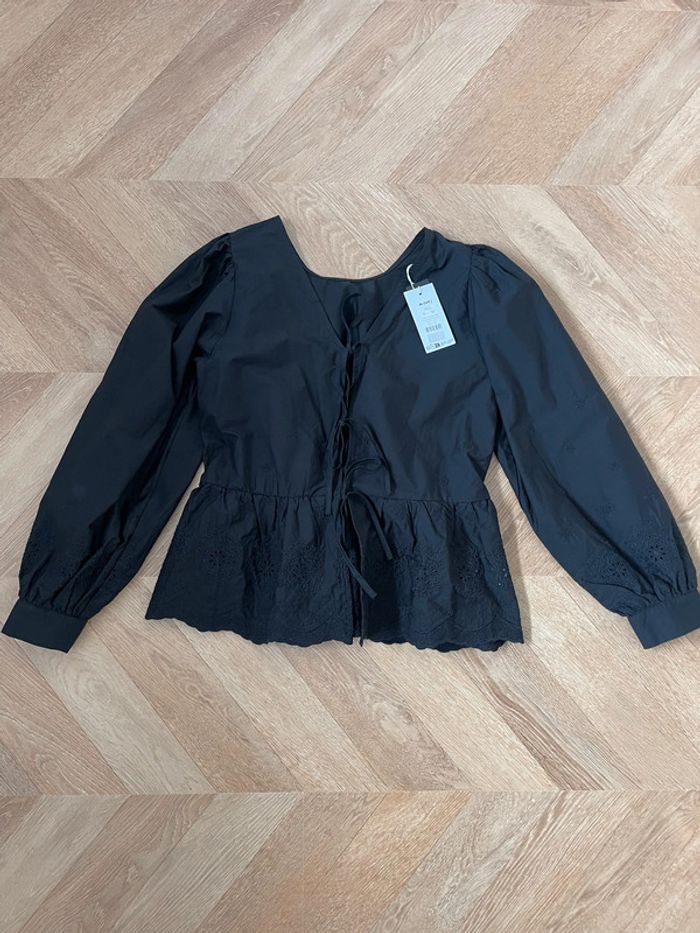 🌟 Blouse noir peplum et broderie avec noeuds - photo numéro 5