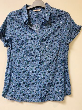 Jolie chemisette à fleurs bleue Camaïeu taille 36 comme neuve plus d’étiquette