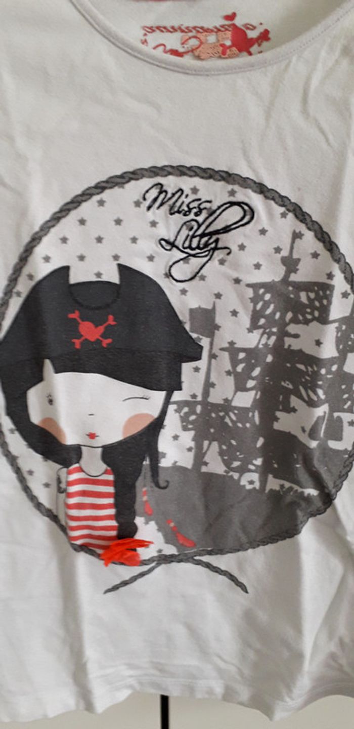 T.Shirts manches longues fille 8 ans état correct - photo numéro 2