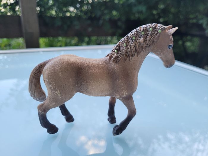 Lot de 3 Chevaux Scheich : 1 marron et noir, 1 marron/gris et 1 marron crinière tressée noeuds verts - photo numéro 3