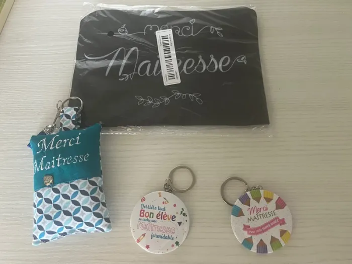 Lot 4 objets Merci maîtresse