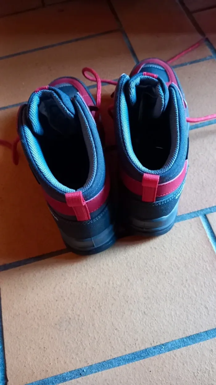 Chaussures de randonnée taille 34 decathlon - photo numéro 2