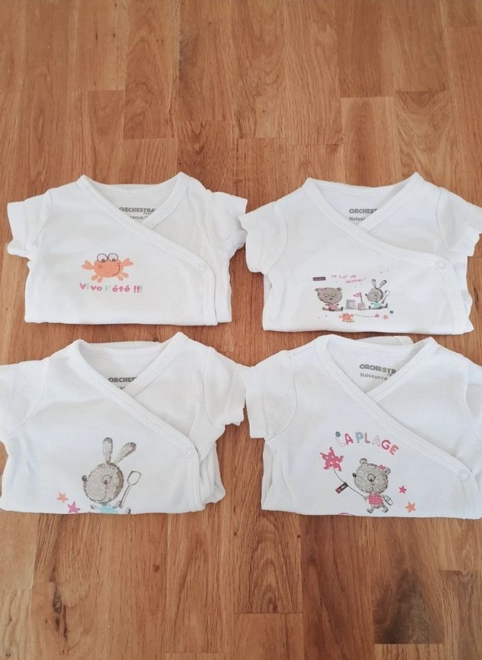 Lot 4 bodies en très bon état taille naissance