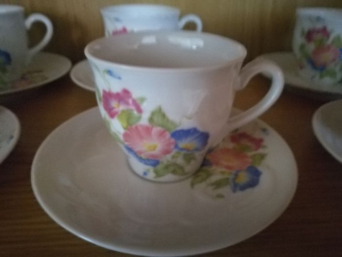 Lot de 6 tasses à café + sous-tasses marque Porcelaine de France - photo numéro 2