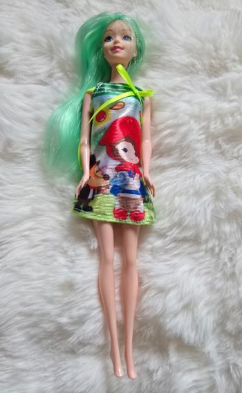 Poupée type barbie neuve