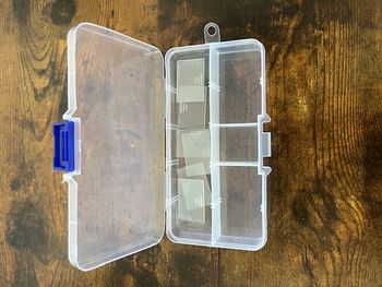 Petite boîte de rangement pratique – compacte & en très bon état
