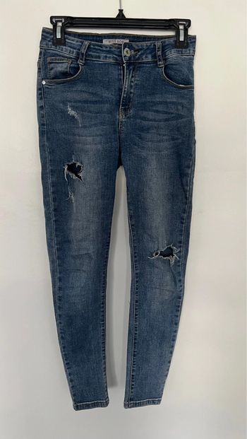 Jean troué en parfait état taille 38 marque miss bon coton polyester