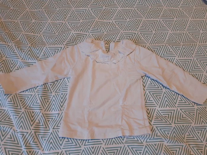 T-shirt col dentelle