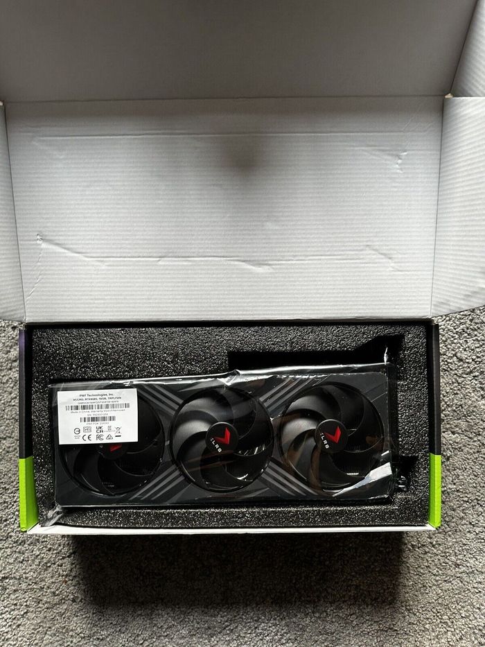 PNY GeForce RTX 4080 XLR8 Gaming VERTO EPIC-X RGB Triple Fan 16Go GDDR6X - photo numéro 3