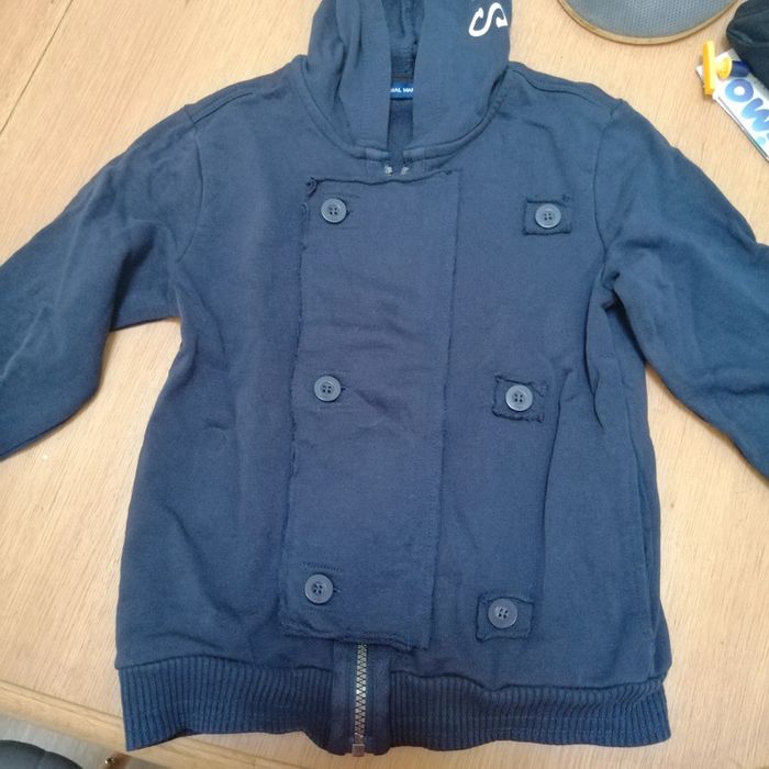 Veste à capuche.