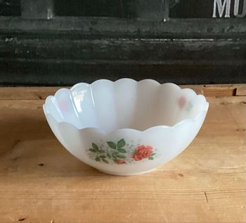 Saladier arcopal motifs rose 