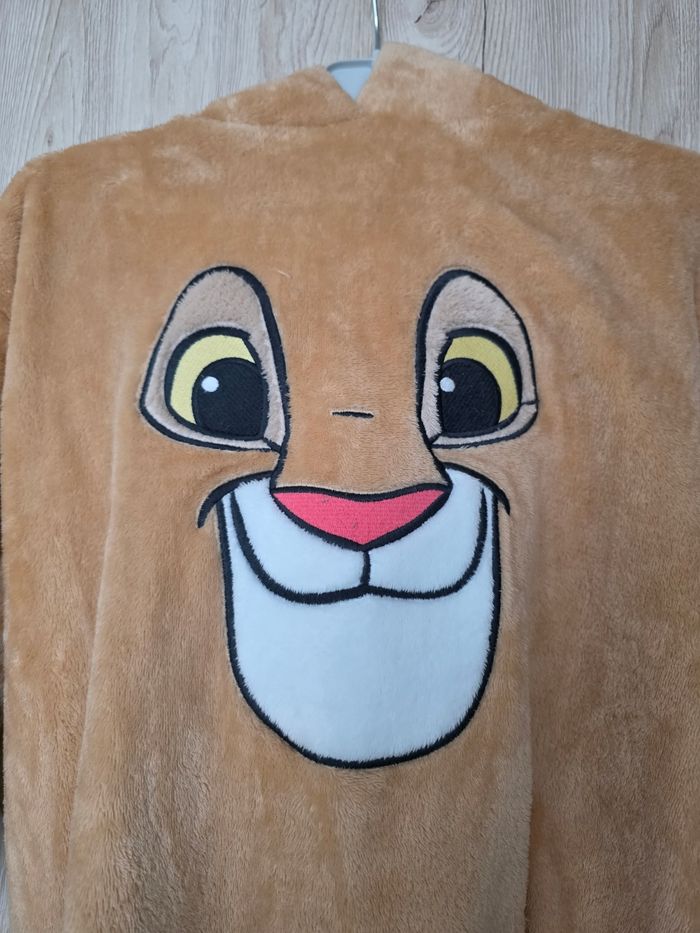 PONCHO À CAPUCHE OREILLES DISNEY THE LION KING TAILLE 7/8 ANS - photo numéro 2