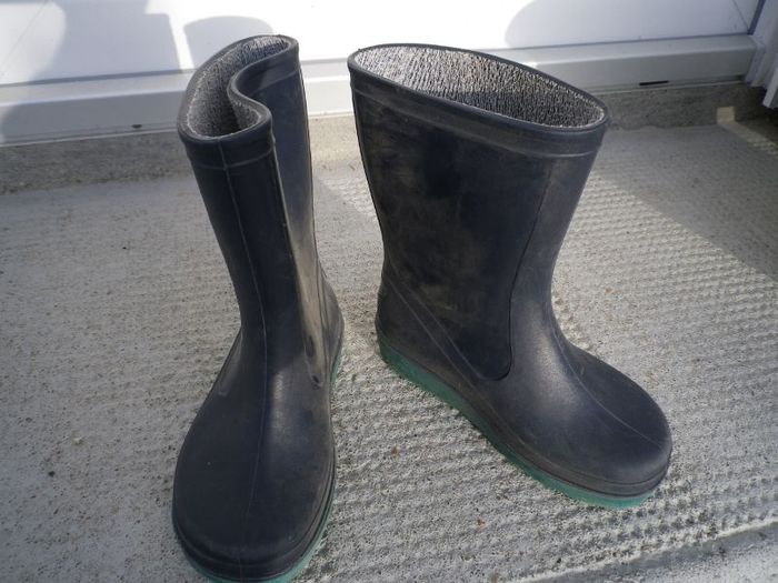 BOTTES