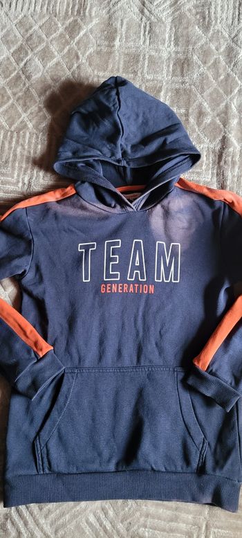 Pull à capuche pour jouer dehors 