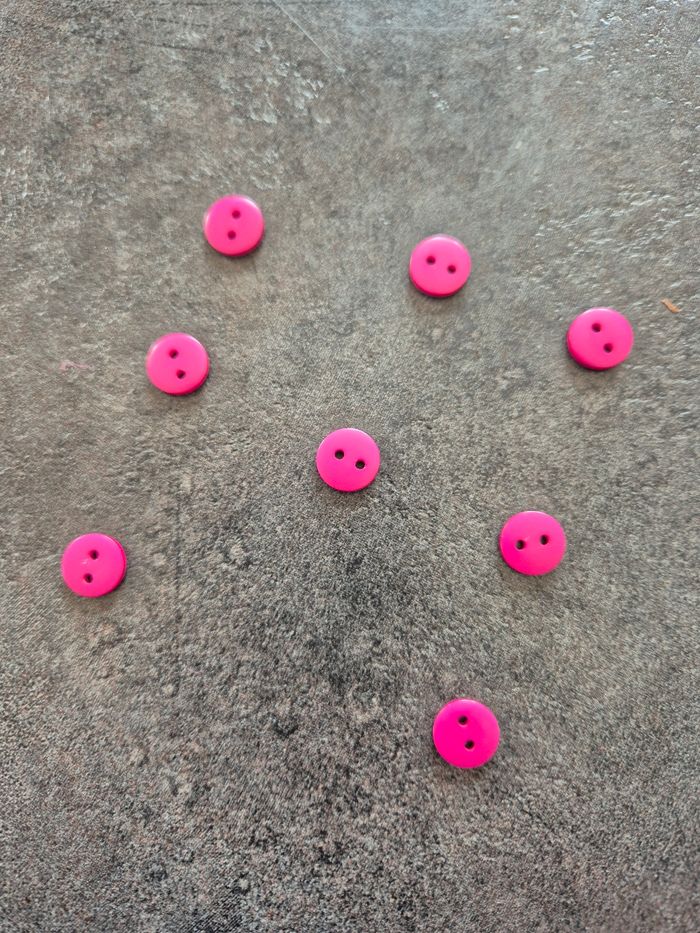 Lot de 8 petits boutons pour layette - photo numéro 2