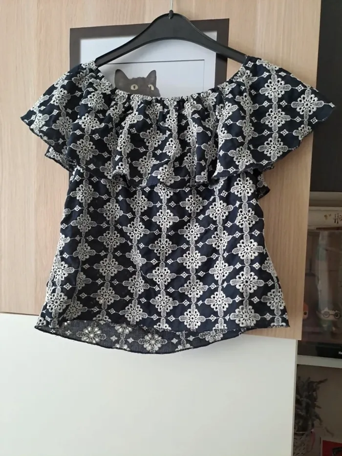 Haut a volant brodé - photo numéro 5