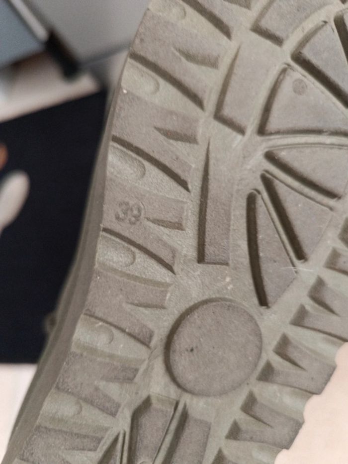 Belle paire de boots fourrées 39 - photo numéro 7