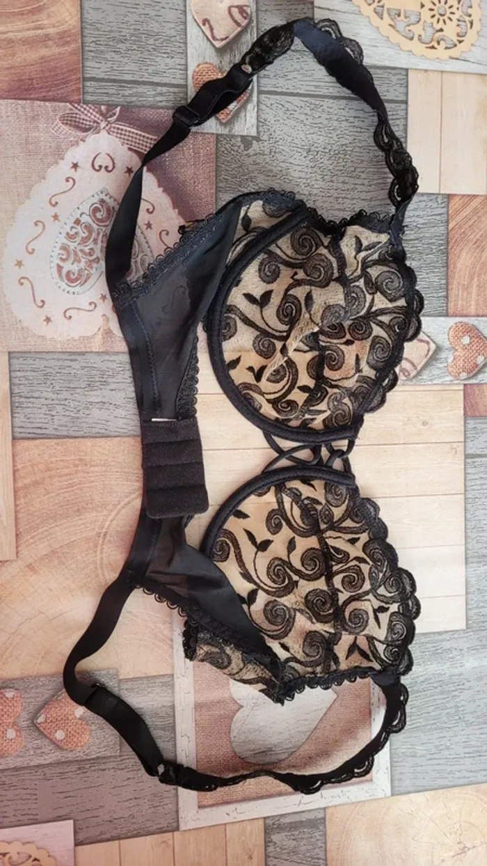 Soutien-gorge à armatures Comme Neuf - photo numéro 3