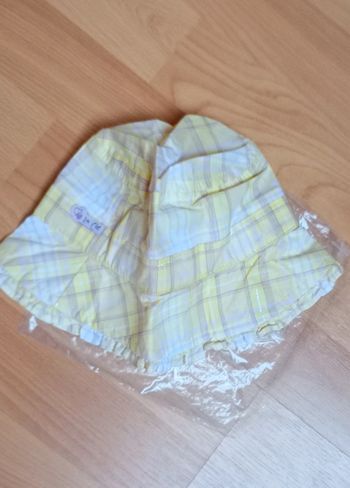 Chapeau jaune T 1 neuf