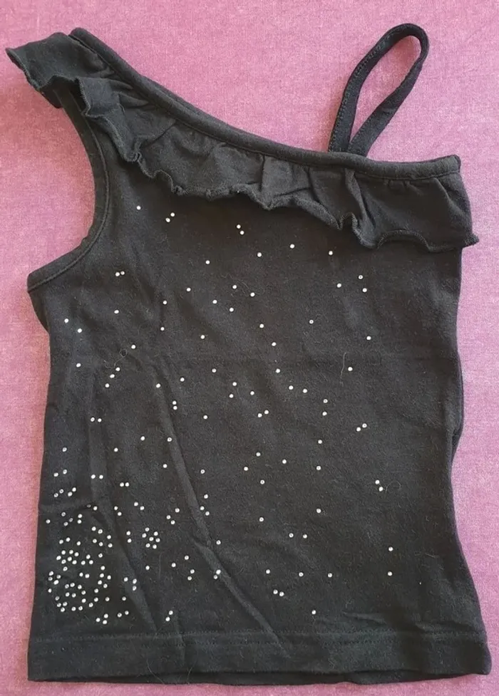 Petit haut asymétrique noir 2 ans