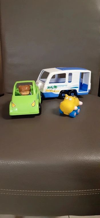 Voiture + caravane ecoiffier + véhicule souple