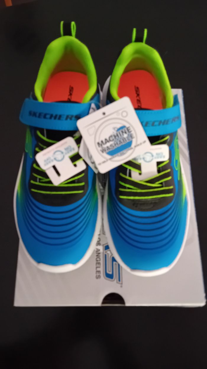 Tennis garcon à scratch. Pointure 34