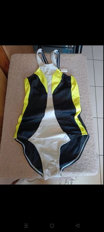 Maillot de bain une pièce fille – Taille 34 (FR 85) – Noir, blanc et jaune fluo