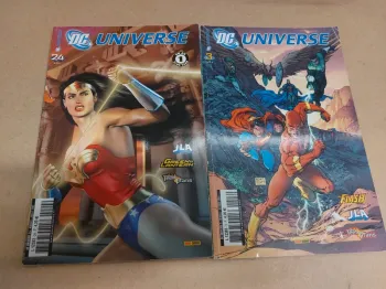 Lot 2 magazines,comics DC universe