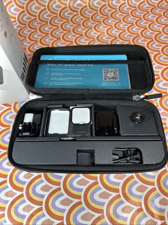 NEUF Caméra d'action GOPRO HERO13 noire 5,3K / 2 batteries / carte 128 Go / étui de transport