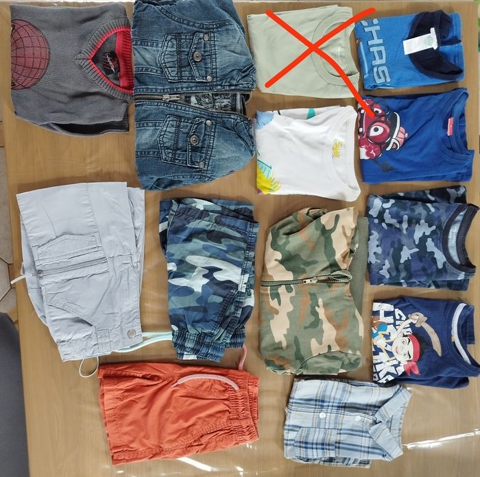 Lot 13 vêtements garçon 4 ans