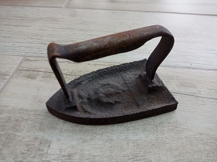 Fer à repasser ancien - Fonte/Fer forgé